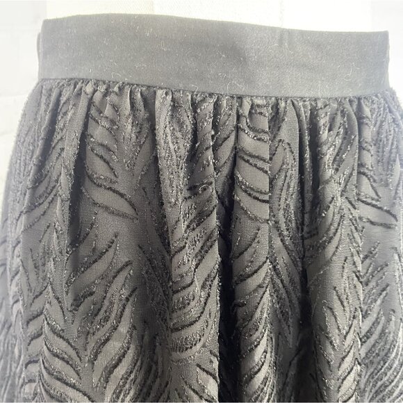 ⭐ 3/$15 J. Crew Size 2P Floral Textured Black Mini Skirt With Back Zipper - Picture 3 of 10